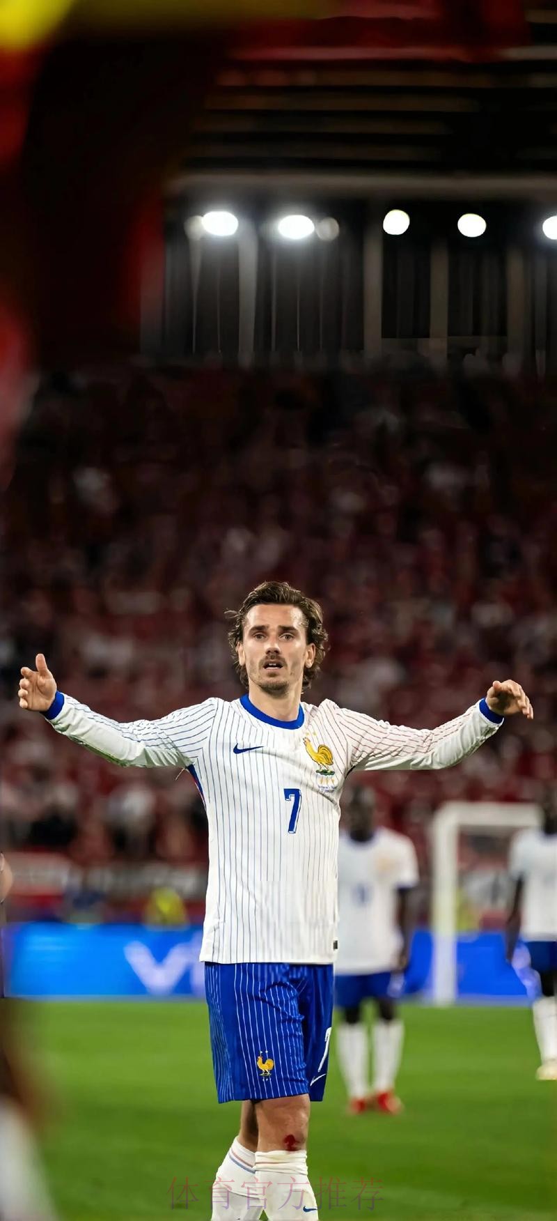 姆巴佩本轮西甲扭伤脚踝 但仍坚持去法国队报到