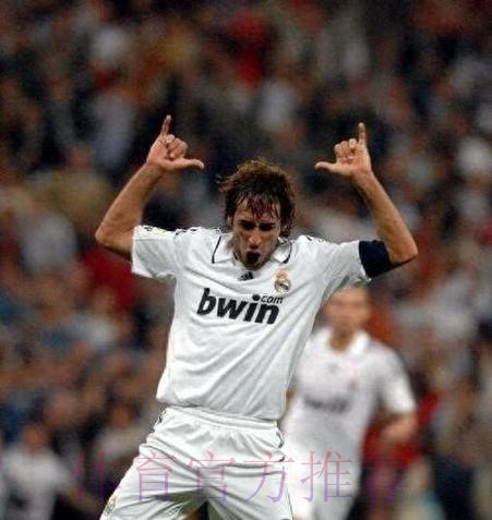 记者：劳尔拒绝执教沙尔克 他希望暂时留在皇马